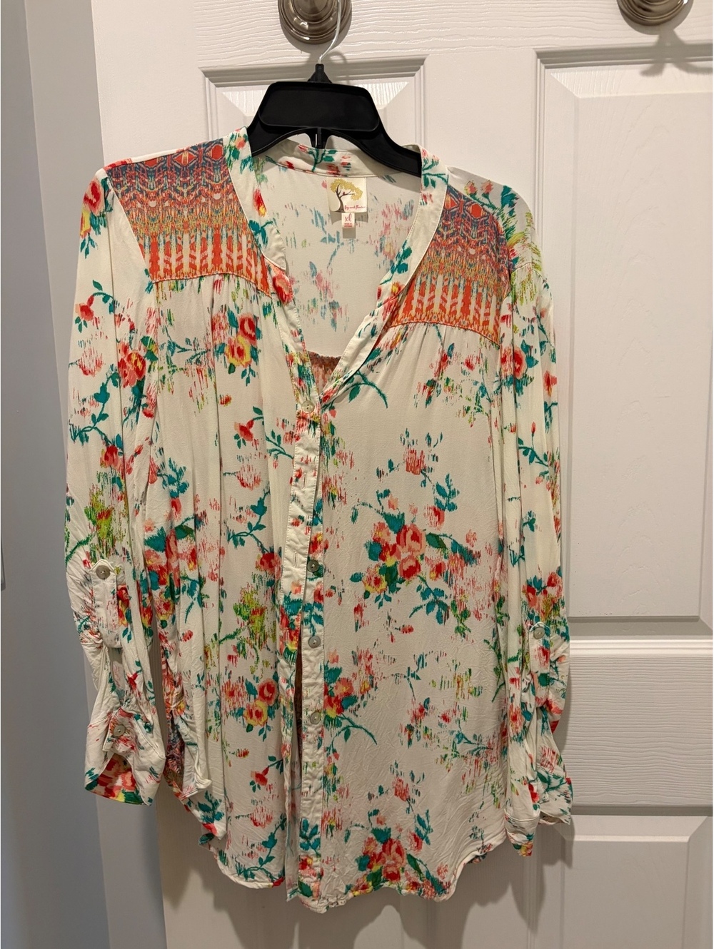Fig & Flower Cream floral button-front blouse - XL